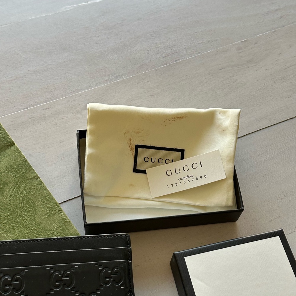 Black Gucci Leather Monogram Cardholder - Picture 8 of 10